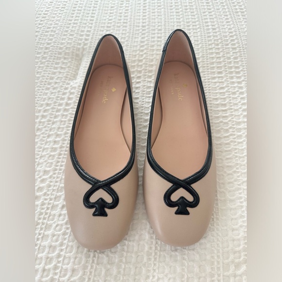 Kate Spade Cream and Black Ballet Flats with Heart Detail—Kait Flats size 7 - Picture 1 of 3